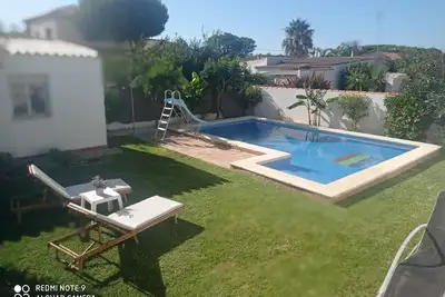Image de Siéntase a Gusto en Esta Villa con Piscina Privada y Jardín, a 3min de la Playa