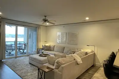 Image de Updated Lands End Upscale Condo - Sleeps 9