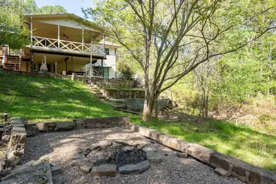 Image de Lakeside Livin'-near Marina, Game Room, Wi-Fi, King Bed, Fire Pit, Huge Balcony