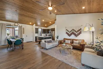 Image de 2 Bd/ 2ba Cabin Escape W/ Views of National Forest