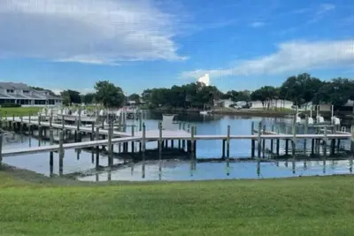 Image de Waterview comfortable condo with water access to the gulf and springs