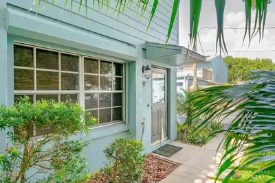 Image de Flagler Avenue adjacent Dog Friendly Home with Garage! Stroll to the Beach!