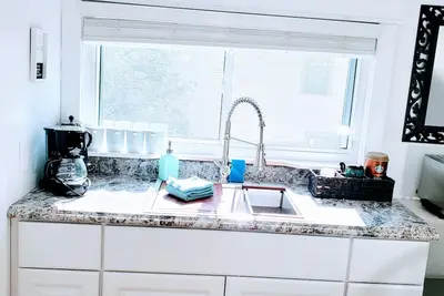 Image de Cape Cod Loft + King Bed