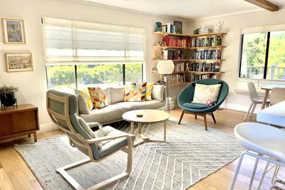 Image de Sunny Redwood Retreat | Modern 3br Near River, Wineries & Coast