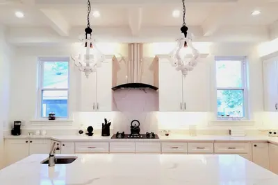Image de Woodward Grand! Tall ceiling new construction modern farmhouse design!