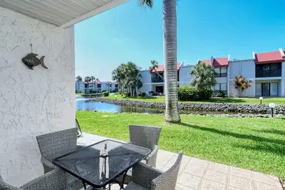 Image de Prime location! Easy access to beach and pool! Fall and Winter dates still available, call today to book!
