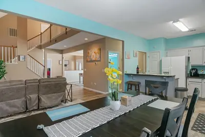 Image de Spacious 4 Bedrooms with Private Pool & enclosed Patio between Downtown & Tybee