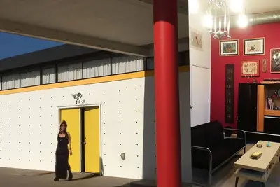 Image de Space Castle: a 1950s Gas Station transformed into an Art Themed Wonderland