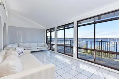 Image de Sunshine Shores with Water Views