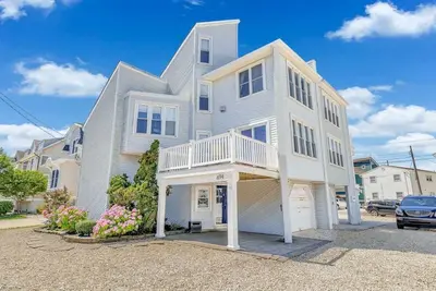 Image de 21st St Retreat: Pet-Friendly 4 Bedroom Getaway