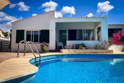 Image de Modern Beach Style Villa, Close To Beach, Restos & Shops, Big Pool, Renovated.