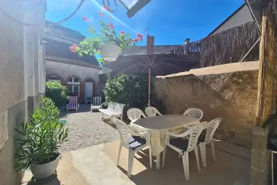 Image de Maison confortable près des Châteaux de la Loire et Zoo de Beauval avec cour et parking privé