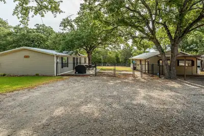 Image de 2 Cabins, 1 Price! Swim & Fish Nearby! Dogs Ok