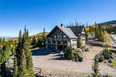 Image de Private Luxurious Estate in Brian Head indoor spa, gas fireplaces, movie theater