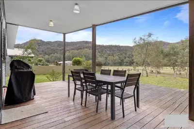 Image de Glendene Halls Gap. Behind main street. 100m walk. mountain views