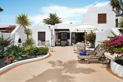 Image de Maison de vacances 'Puerto Chico B' avec vue sur la mer, piscine partagée & Wi-Fi