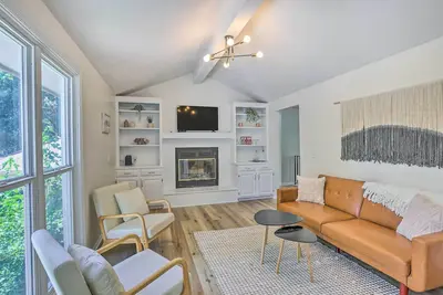 Image de Modern Boho Gem: Yard + 10 Mi to Baxter Arena