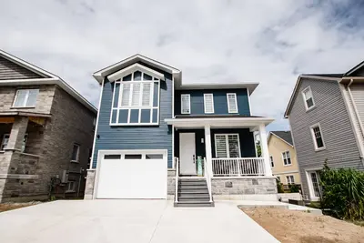 Image de *Blue Pearl Beach House* in Grand Bend \nLower Unit
