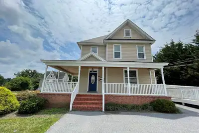 Image de Well appointed home in the heart of historic Reisterstown. 22 miles N/W of Balt