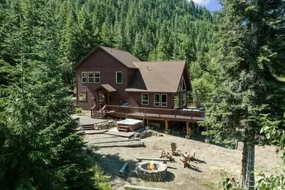 Image de Tillman Lodge - Enjoy the hot tub and relax in luxury on 3 acres,