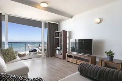 Image de Horizon Bay 902  Beachfront Apt with full Inverter by Hmh