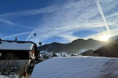 Image de 10m du centre station, 1er étage, balcon, télévision, casier à ski, 50m², Praz sur Arly