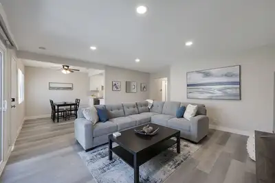 Image de ★ New 2 bed/2 bath Condo Near Disneyland/Chapman/Beaches