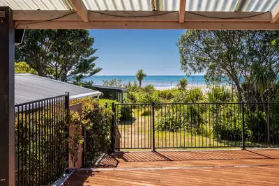Image de Godwit Cottage - Pākawau Beachfront Holiday Home