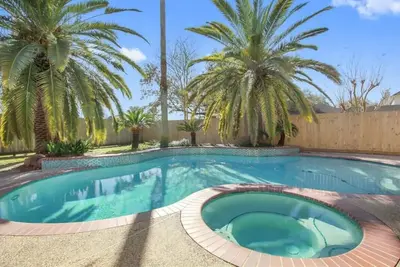 Image de Beach Themed Oasis with Jacuzzi/Pool close to Kemah Boardwalk, Galveston, Nasa
