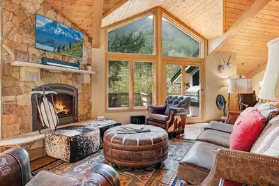 Image de Beautifully Renovated Chalet, Private Hot Tub, Dog Friendly, Game Tables