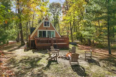 Image de Classic A-Frame | River, Fireplace, Kayaks & Tubes