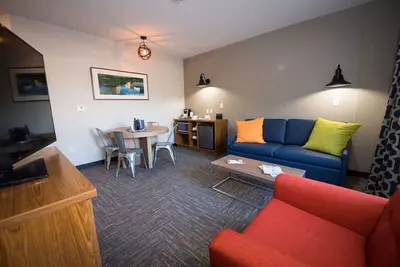 Image de Your Home Away From Home! 2 Onsite Swimming Pools and Arcade, Free Parking