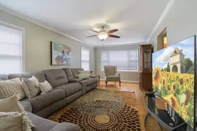 Image de Cheery 2-Bdrm in East Rochester! w/onsite parking