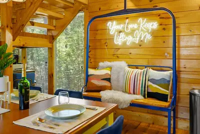 Image de Modern Cabin w/ Hot Tub - 17 min to Dollywood