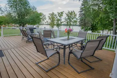 Image de Enjoy Lake Life Year-Round in a Modern Direct Lakefront Home on Great Sacandaga