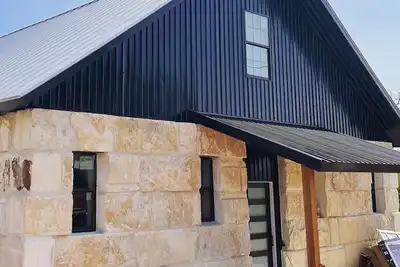 Image de The Rock Stack: Ruggedly luxurious 3 bedroom, 3 bathroom on the Llano River