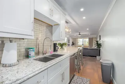 Image de Gorgeous Condo by Fashion Square/Old Town w/pool