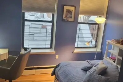 Image de Clean, Cozy & Stylish 2-Bedroom walkup rental unit