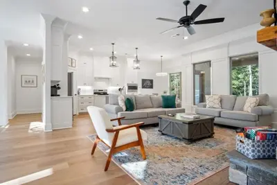 Image de Built in 2021 and Beautifully Furnished