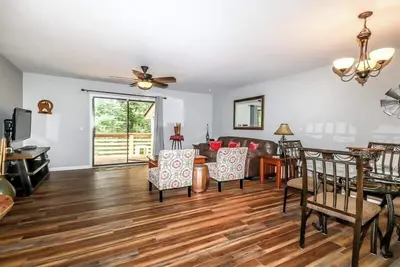 Image de Inviting, Quiet, and Telegenic Home