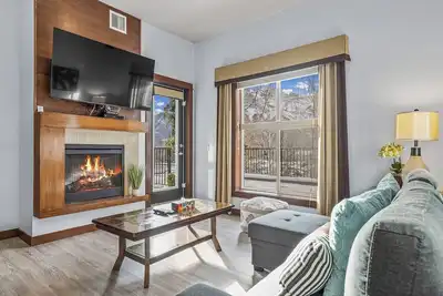 Image de S105-HotTub/KingBed/SteamRoom/MtnView/2br/2bt/Sleep7