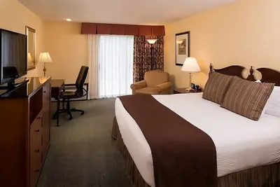 Image de Comfort Meets Affordability, Free Parking, Outdoor Pool, Pets Allowed