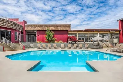 Image de Comfort Meets Affordability, Free Parking, Outdoor Pool, Pets Allowed