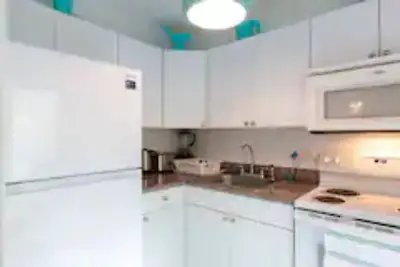 Image de 2 Br-Cozy-Centrally Located, Design District 5 Min.