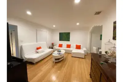 Image de 3br/2ba Miami Cozy Escape-Clean & Bright