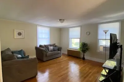 Image de New! Renovated Gorgeous Apt! Calling Travel Professionals! 30 Day minimum stay.