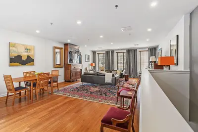 Image de Urban Oasis: Stylish 2br Flat on Historic Mall