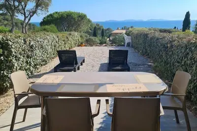 Image de Gigaro - Rez de jardin climatisé avec vue mer