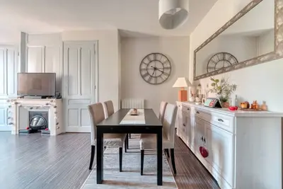 Image de GuestReady - Cosy 2-bed Apt 10 min Part Dieu