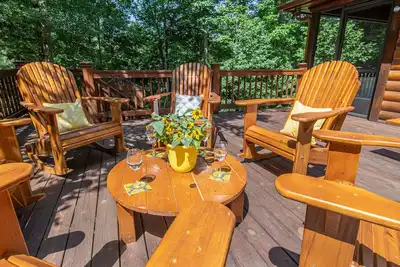 Image de Peaceful Blue Ridge Retreat-Brand New! Huge Deck, Spa, Fire Pit, Ping Pong!